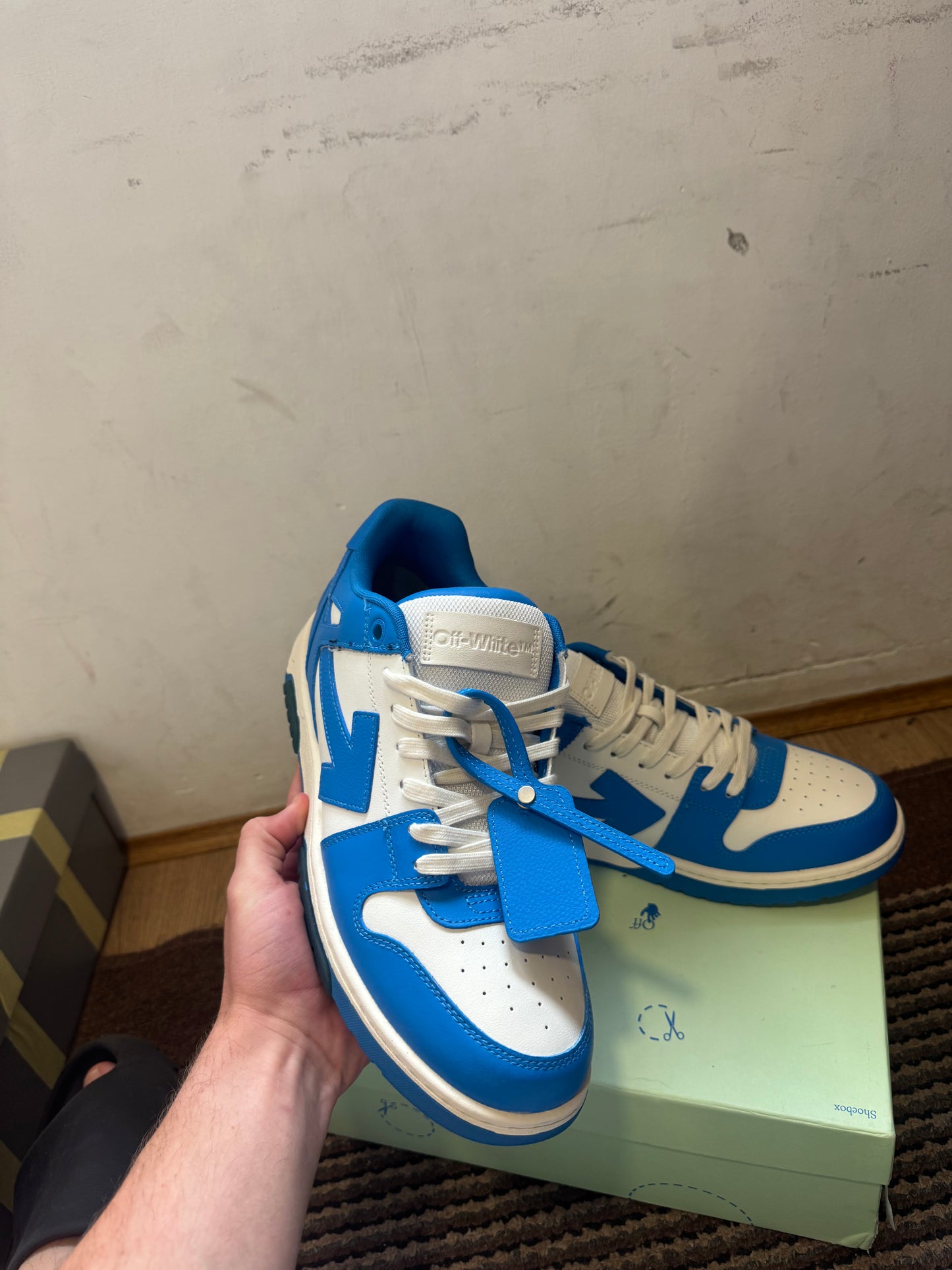 Off White Out of Office Broj 46(Odmah dostupno)