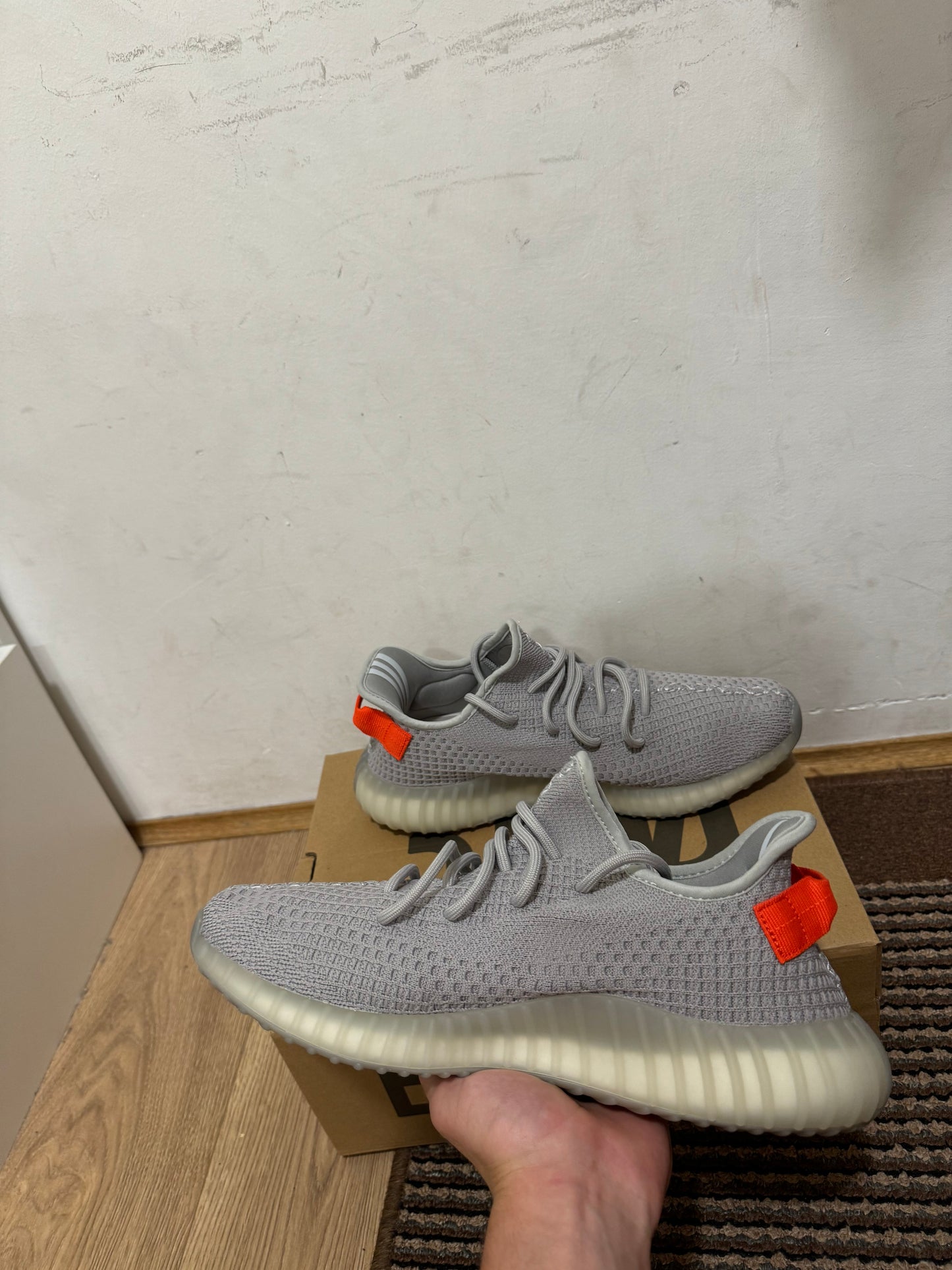 Yeezy 350 Tail Light 39,44(Odmah dostupno)