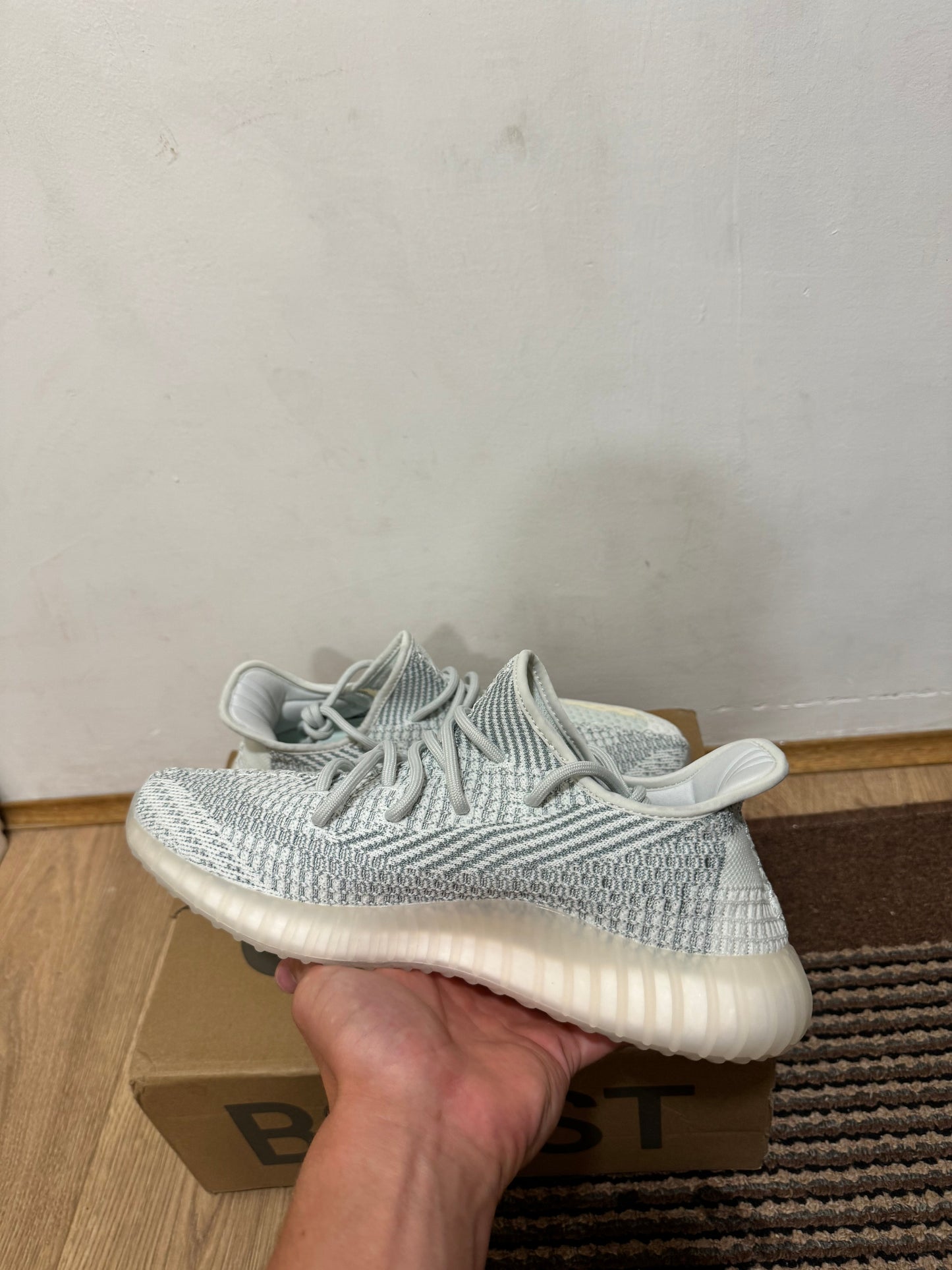 Yeezy 350 Cloud White Broj 41(Odmah dostupno)