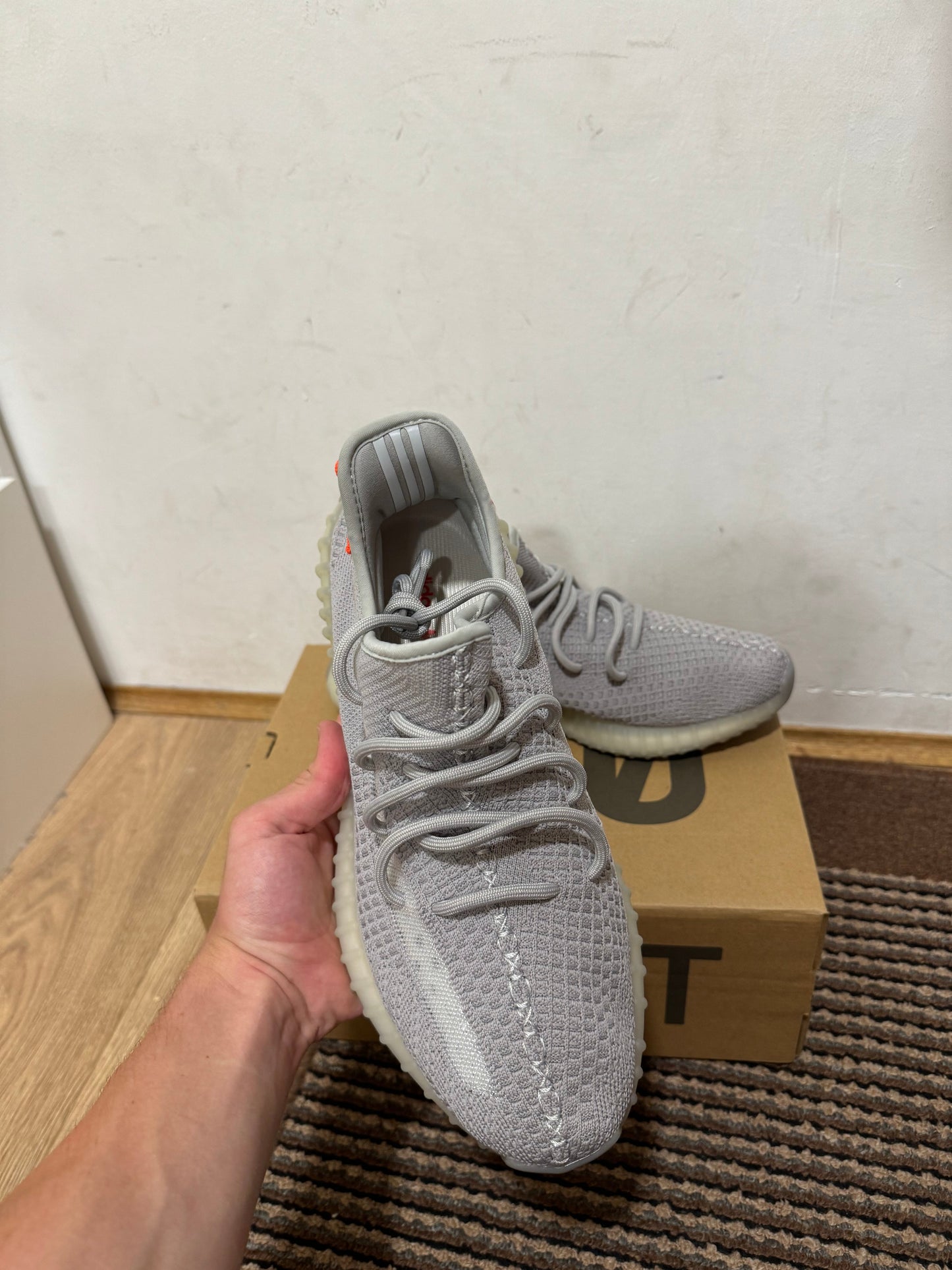 Yeezy 350 Tail Light 39,44(Odmah dostupno)