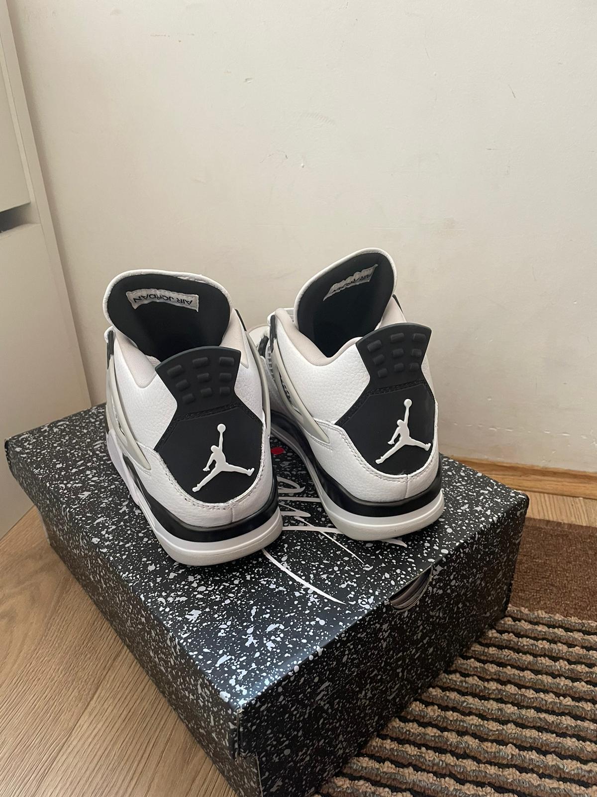 Jordan 4 Military black Broj 42(Odmah dostupno)