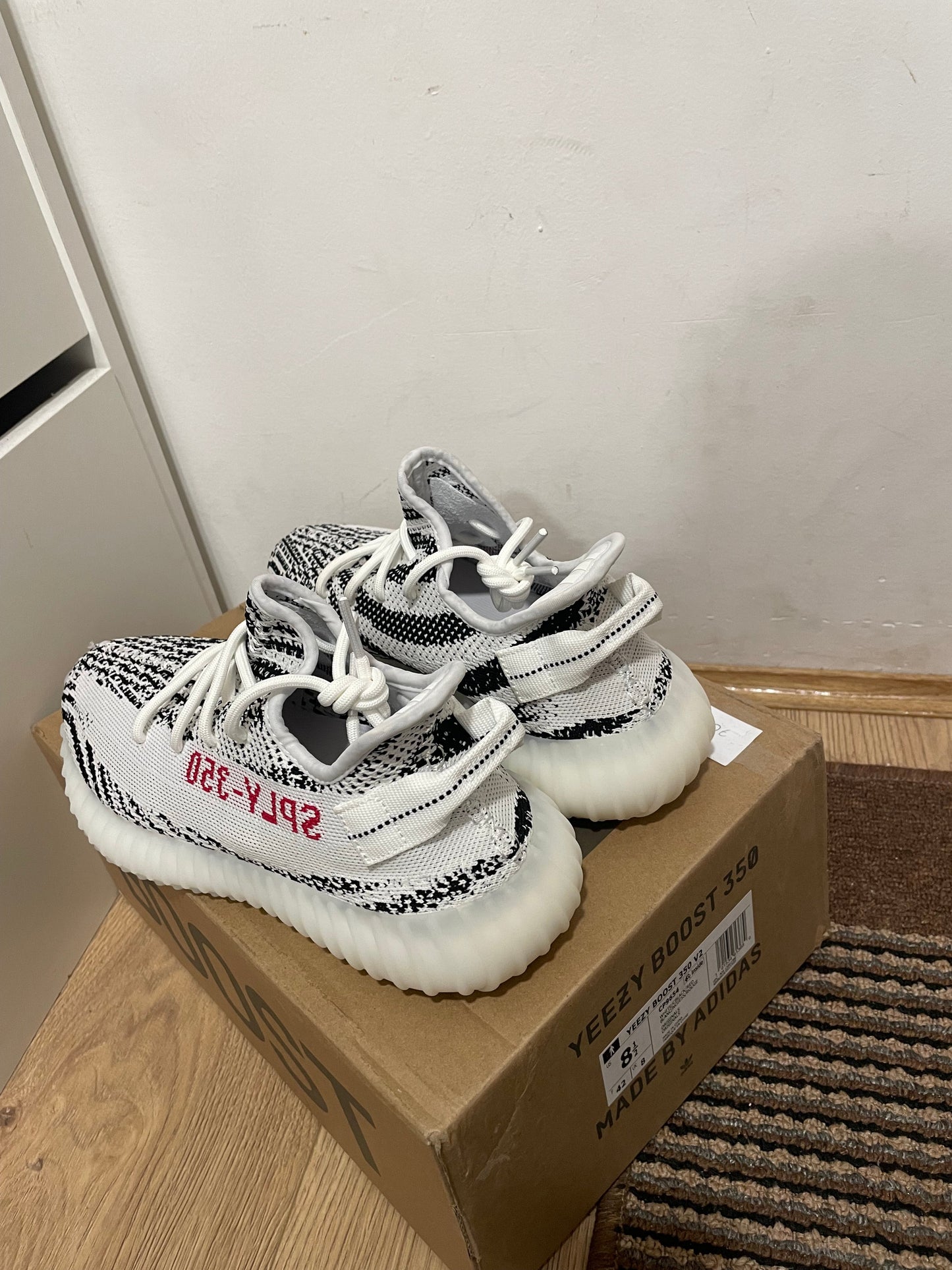 Yeezy350 Zebra Broj 42(Odmah dostupno)