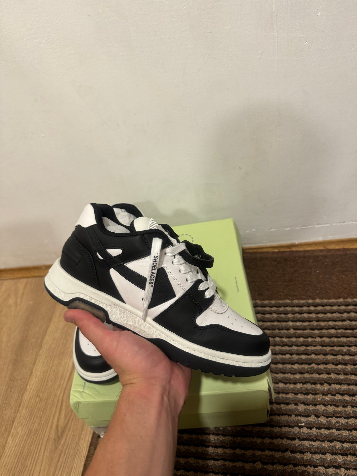 Off White Out of Office Broj 39(Odmah dostupno)