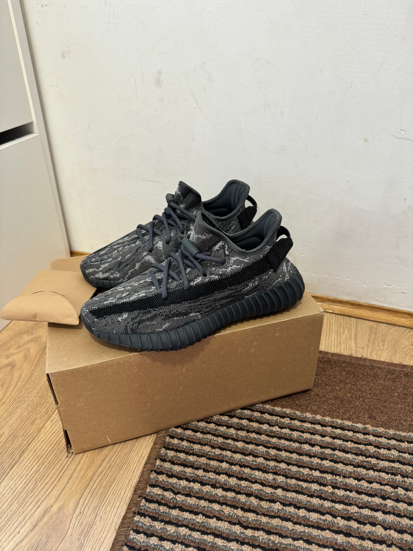 Yeezy 350 MX Black Broj 41(Odmah dostupno)