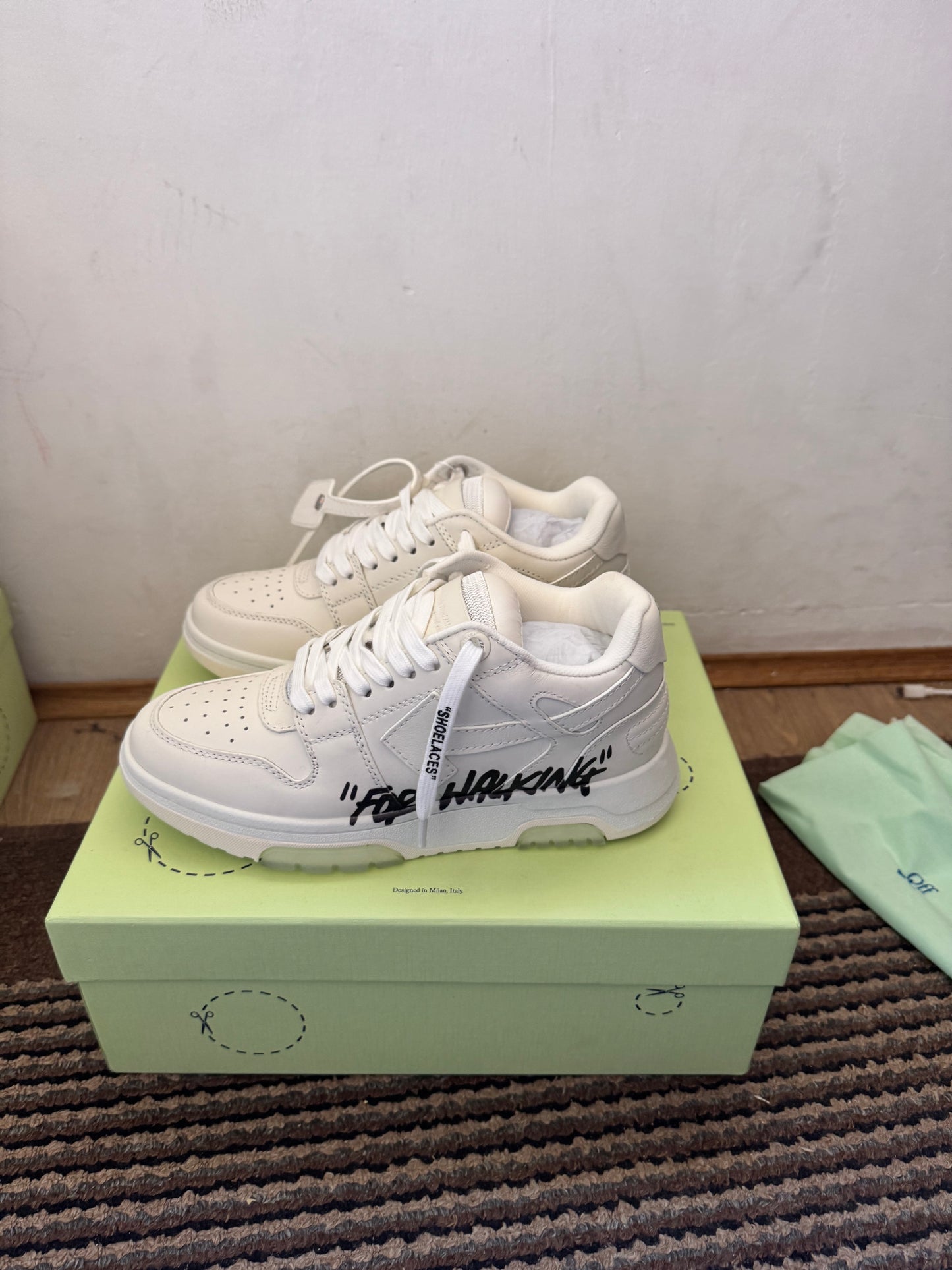 Off White Out of Office Broj 44(Odmah dostupno)