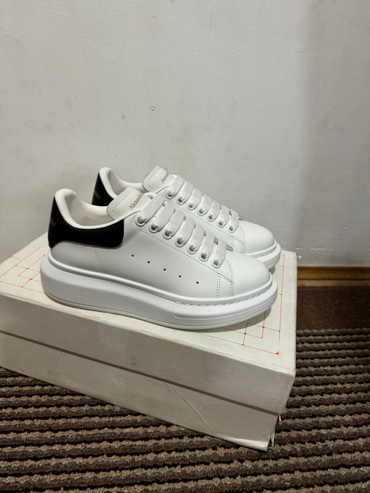Alexander McQueen Broj 36(Odmah Dostupno)