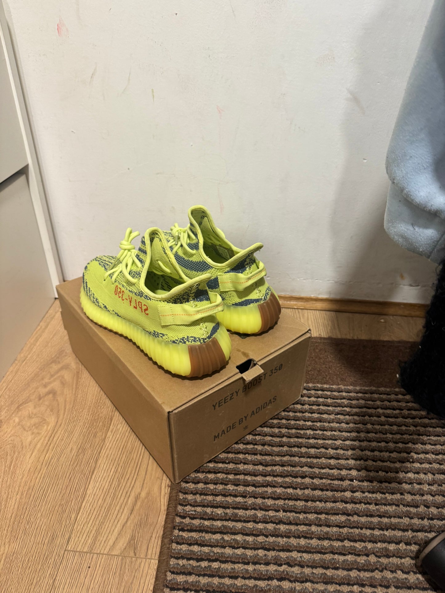 Yeezy 350 Semi Frozen Yellow Broj 45(Odmah dostupno)