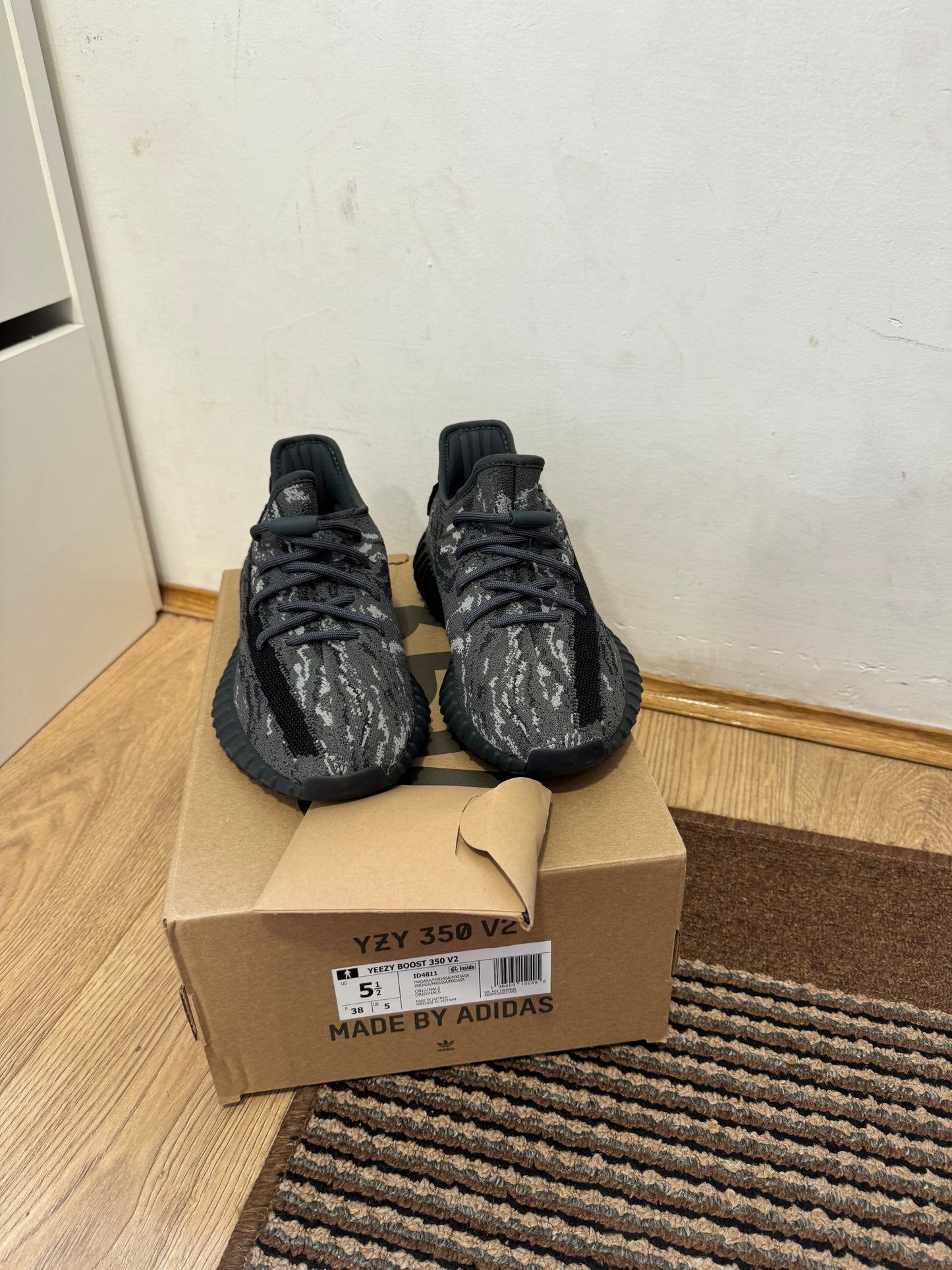 Yeezy 350 MX Black Broj 41(Odmah dostupno)