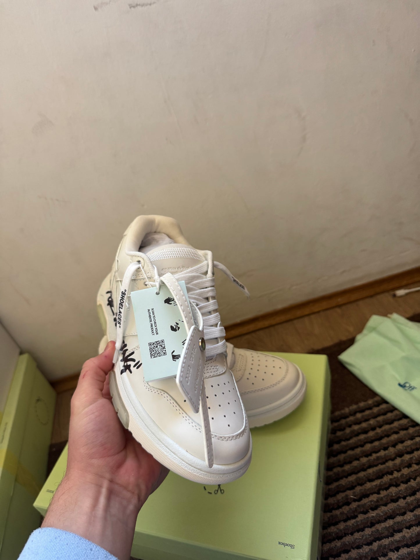 Off White Out of Office Broj 44(Odmah dostupno)
