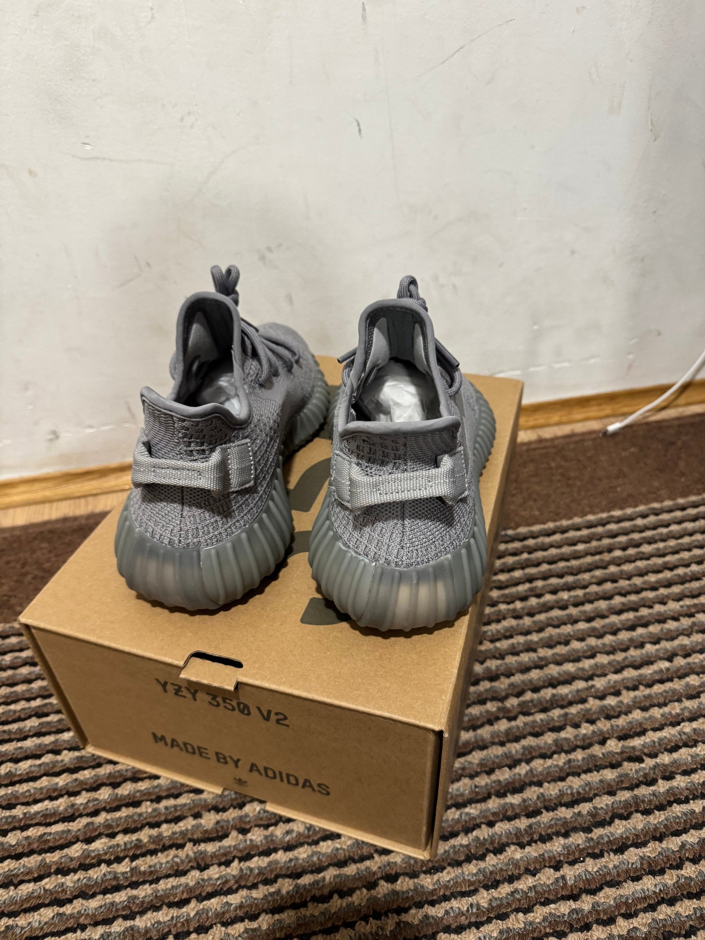 Yeezy 350 Wolf Grey Broj 39(Odmah dostupno)