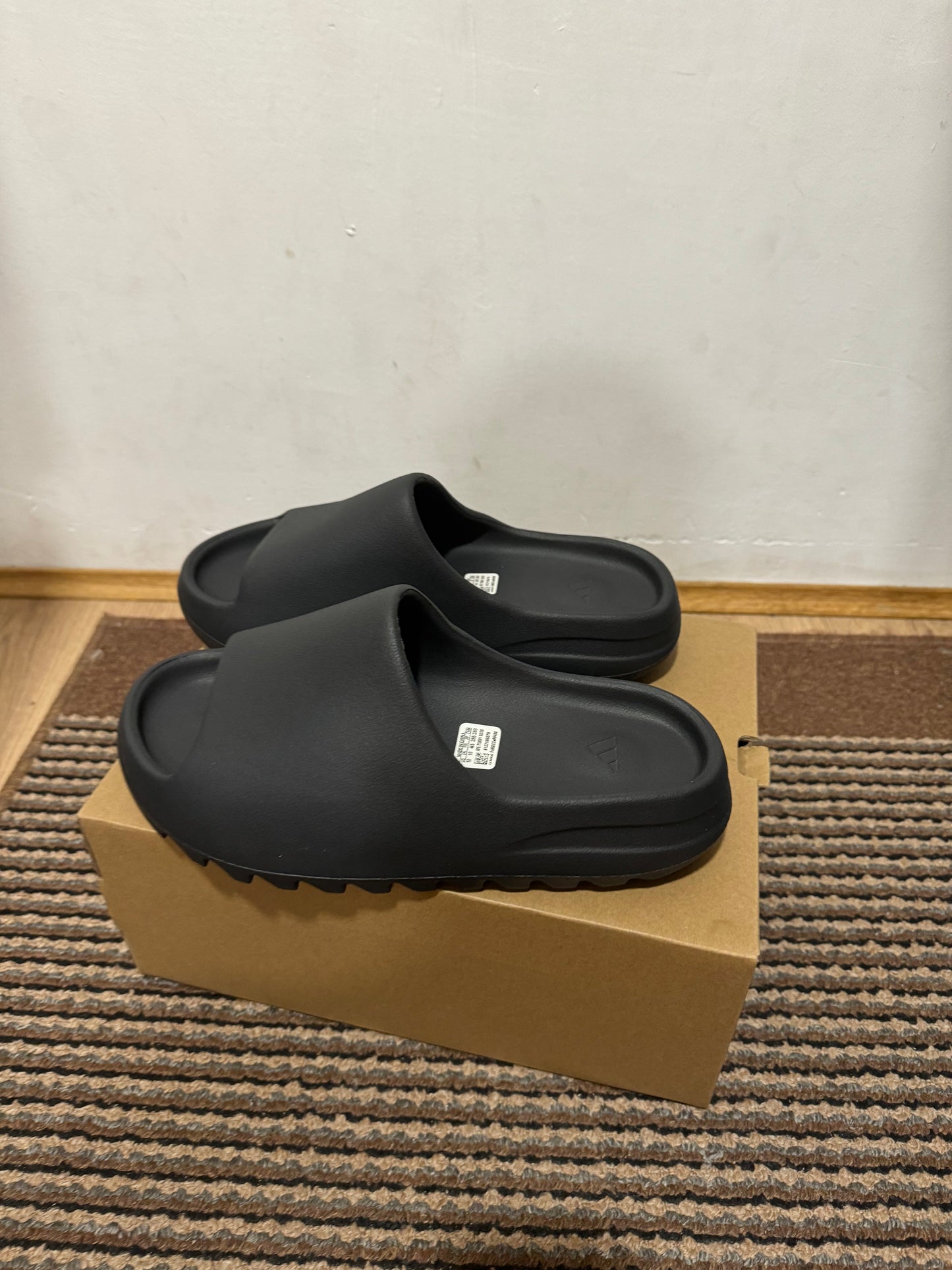 Yeezy Slide Onyx Broj 38,42(Odmah dostupno)