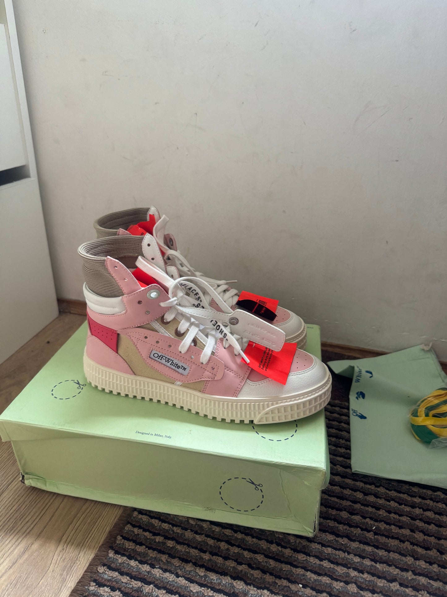 Off White Court Broj 40 (Odmah dostupno)