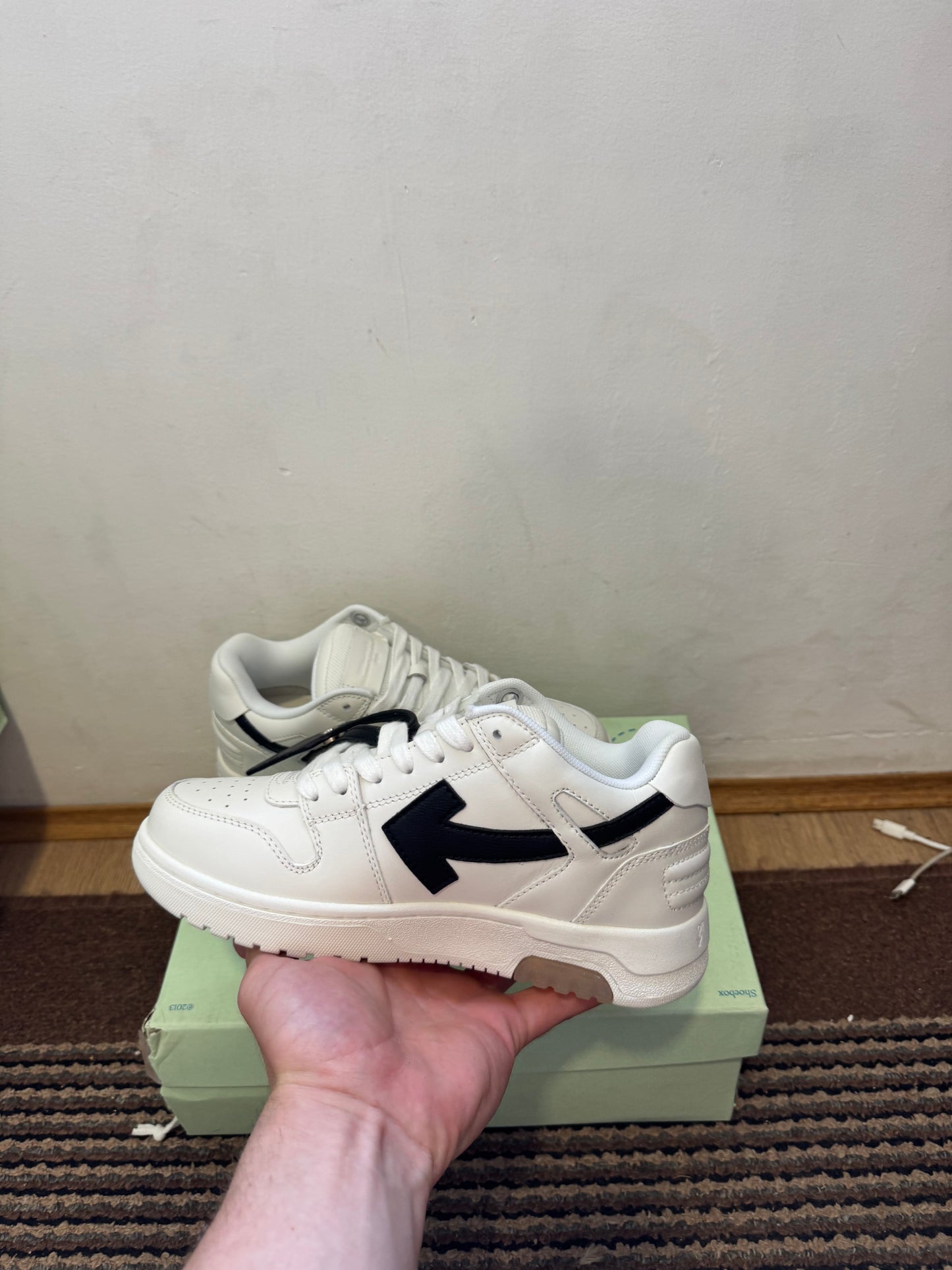 Off White Out of Office Broj 38(Odmah dostupno)