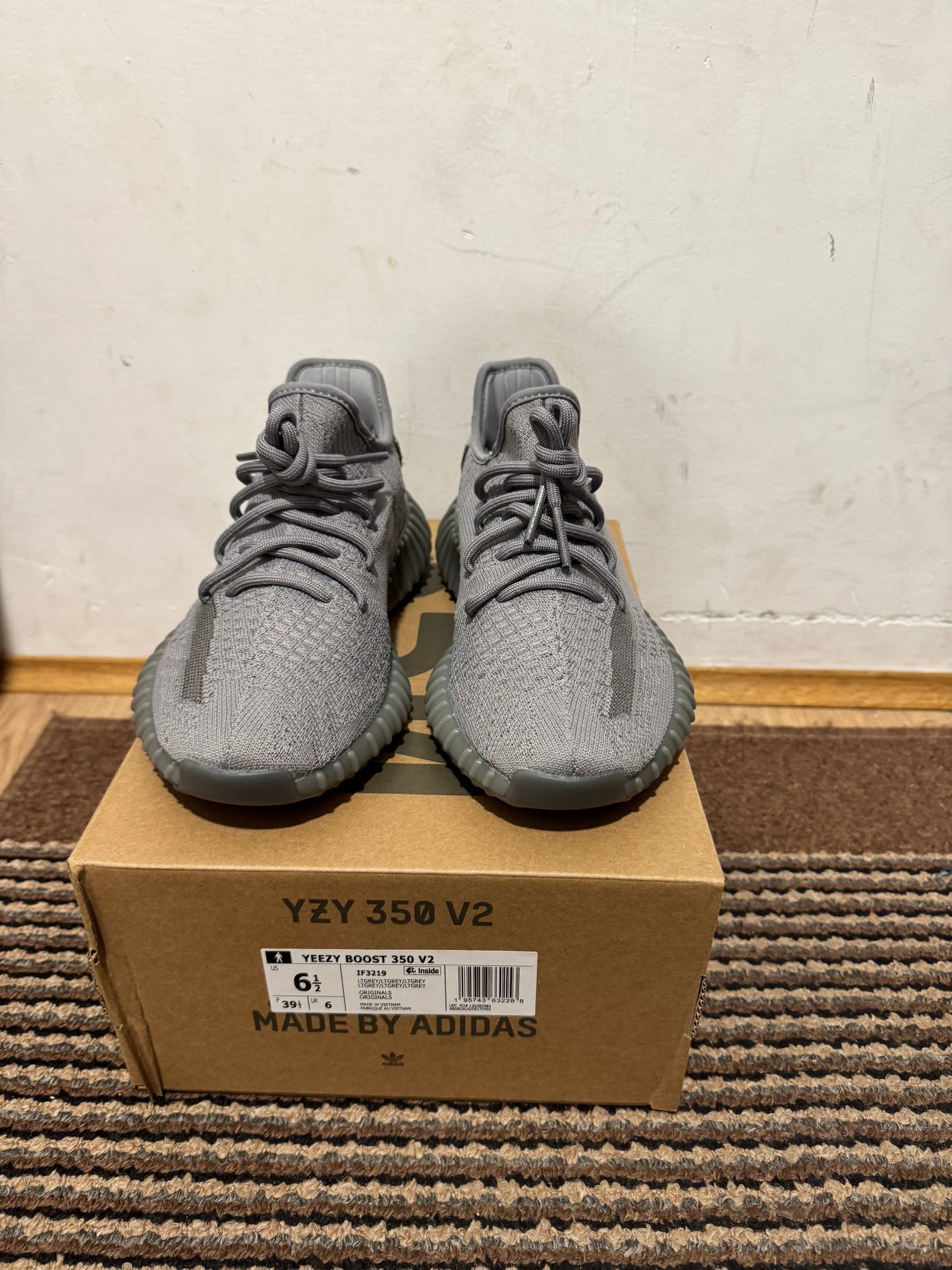 Yeezy 350 Wolf Grey Broj 39(Odmah dostupno)