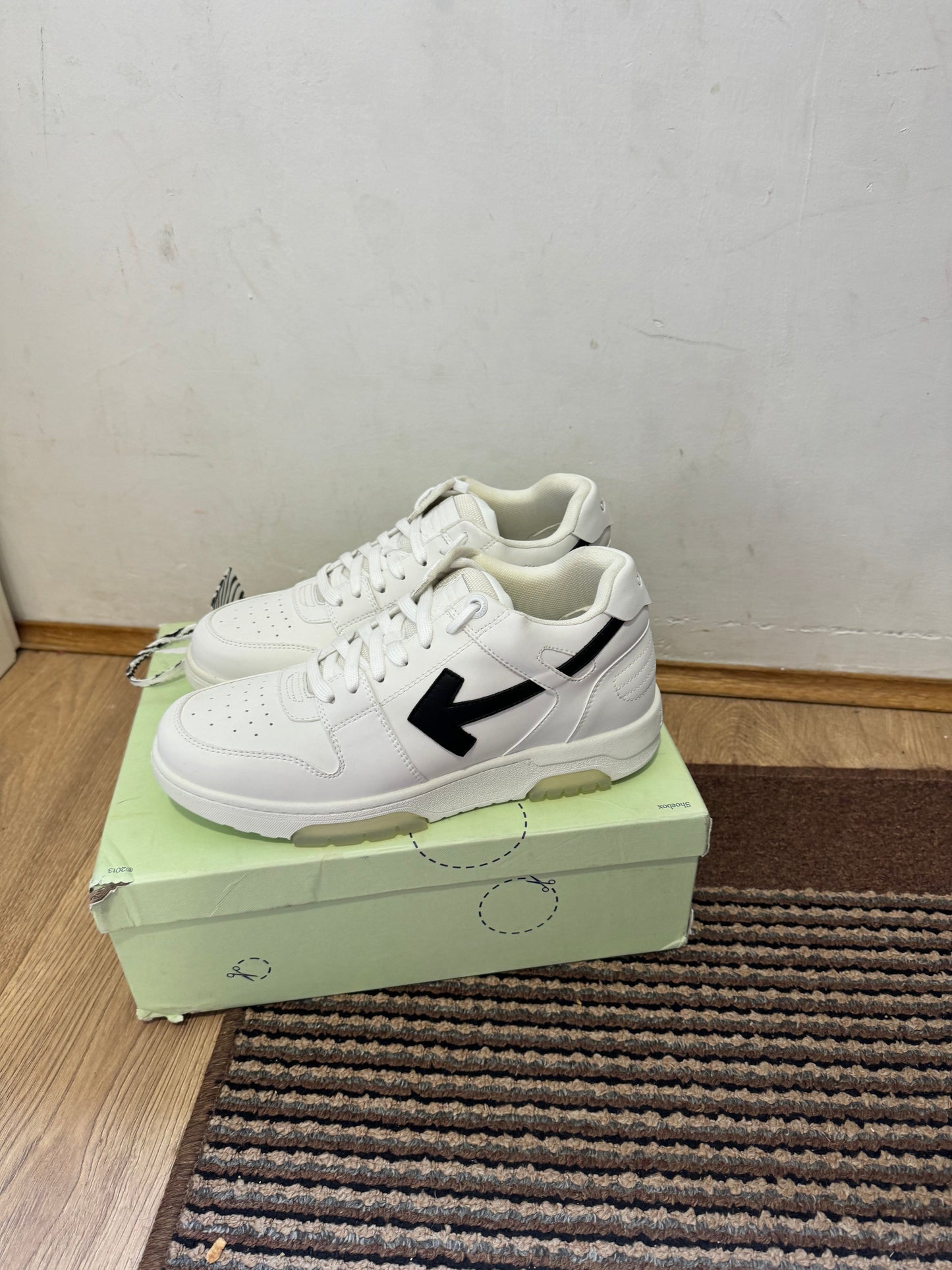 Off White Out of Office Broj 46(Odmah dostupno) NOSENE JEDANPUT!!! OŠTEĆENA KUTIJA!!!