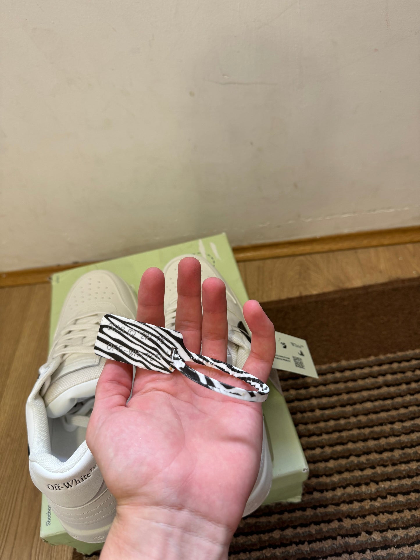 Off White Out of Office Broj 46(Odmah dostupno) NOSENE JEDANPUT!!! OŠTEĆENA KUTIJA!!!