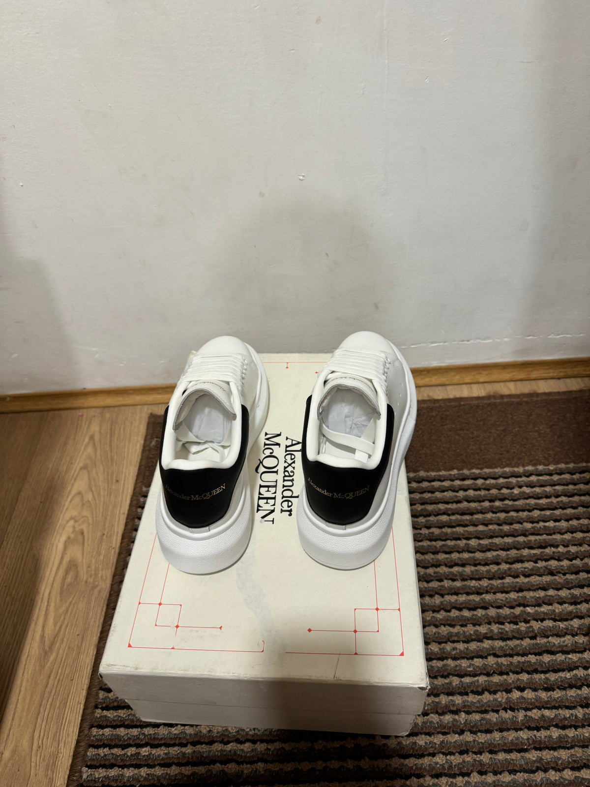 Alexander McQueen Broj 36(Odmah Dostupno)
