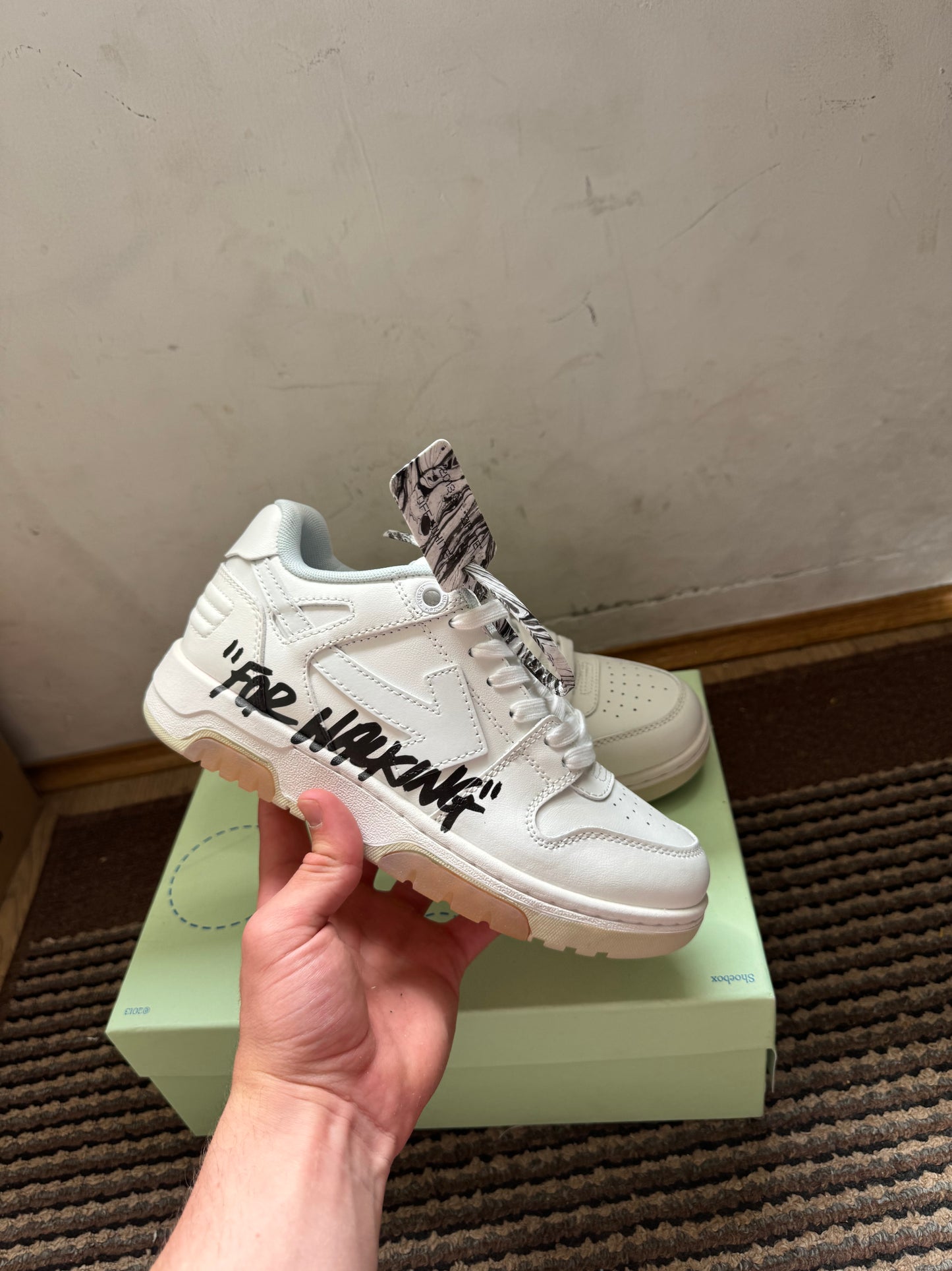 Off White Out of Office Broj 38(Odmah dostupno)
