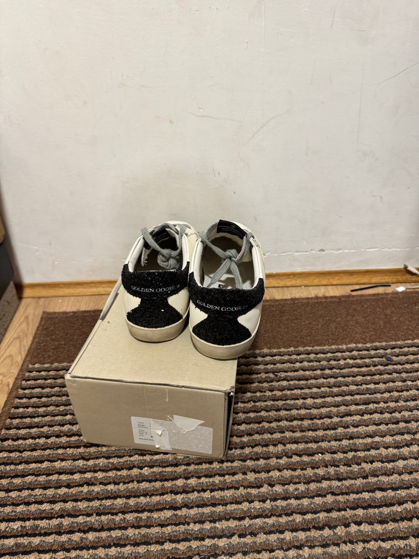 Golden Goose Broj 40(Odmah dostupno) NOSENE JEDANPUT!