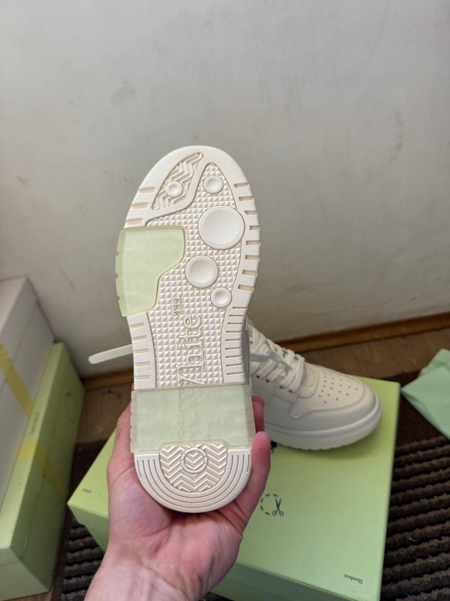 Off White Out of Office Broj 44(Odmah dostupno)