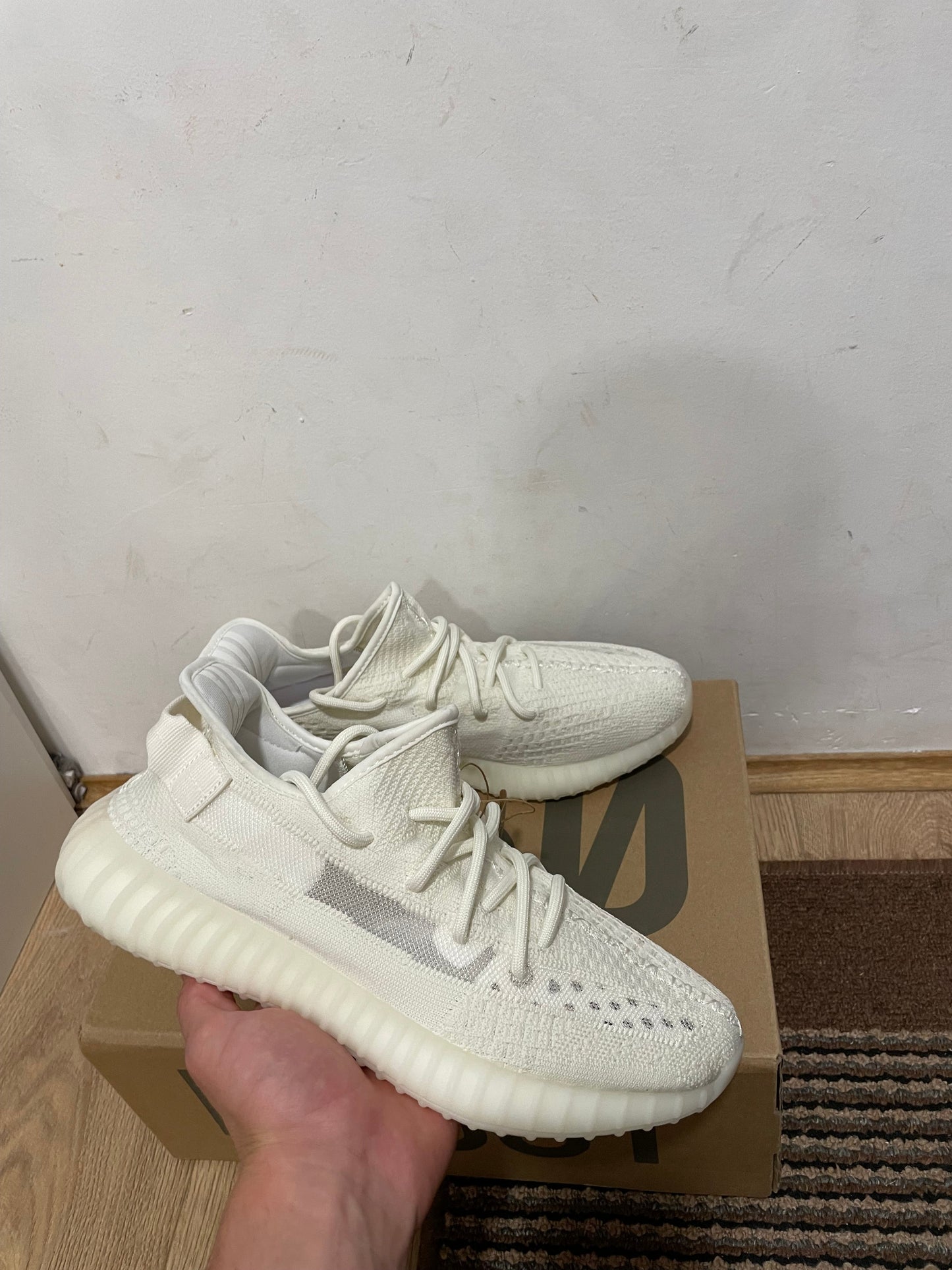 Yeezy 350 Bone Broj 37,44,46(Odmah dostupno)