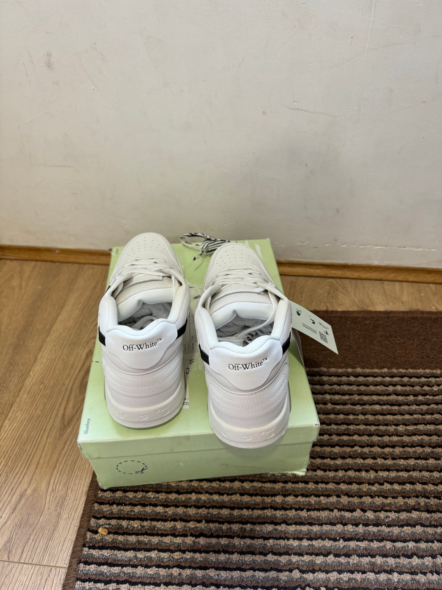 Off White Out of Office Broj 46(Odmah dostupno) NOSENE JEDANPUT!!! OŠTEĆENA KUTIJA!!!