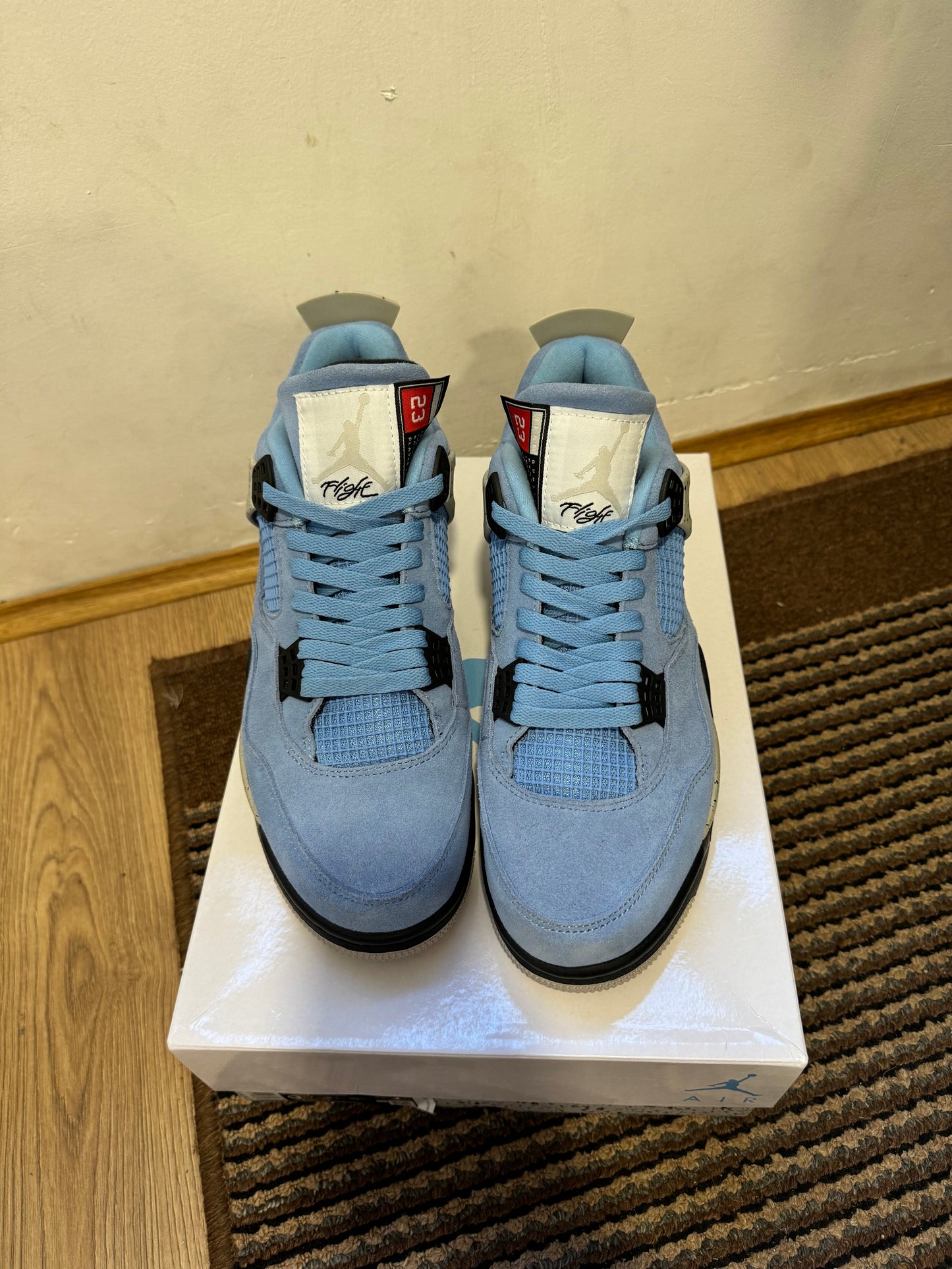 Jordan 4 University Blue Broj 39(Odmah dostupno)
