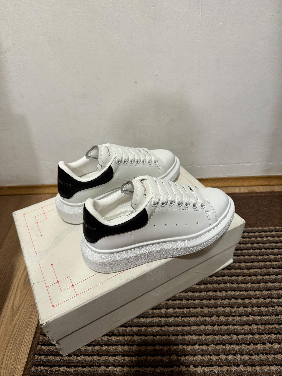 Alexander McQueen Broj 36(Odmah Dostupno)