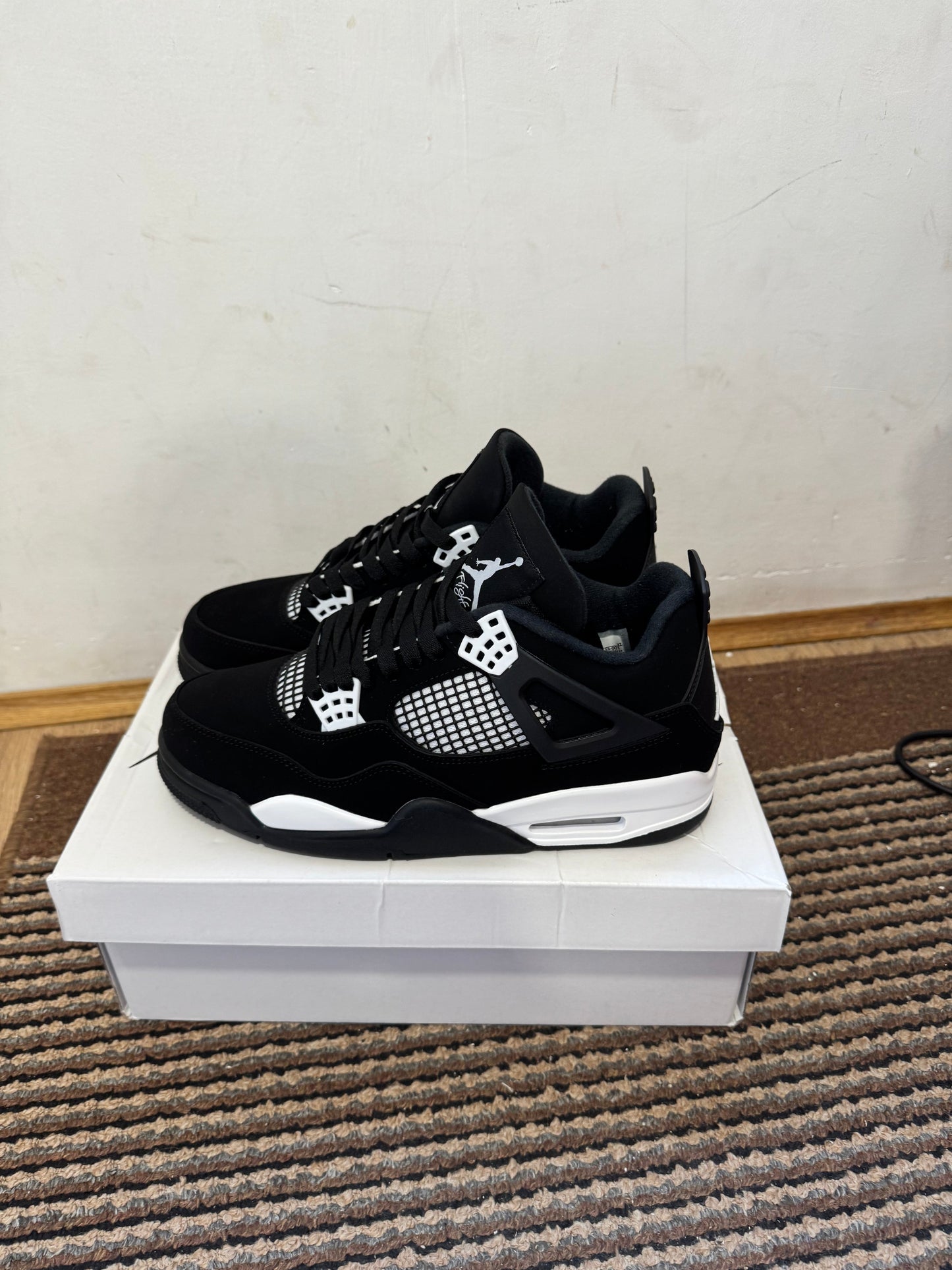 Jordan 4 White Thubder Broj 42(Odmah dostupno)