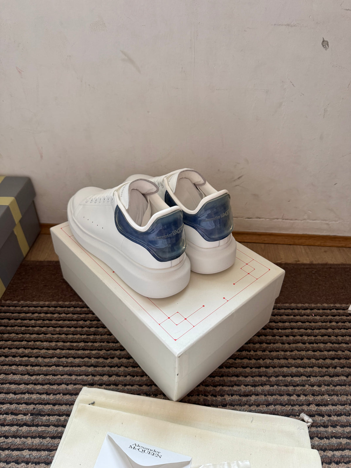 Alexander McQueen Broj 44(Odmah Dostupno)