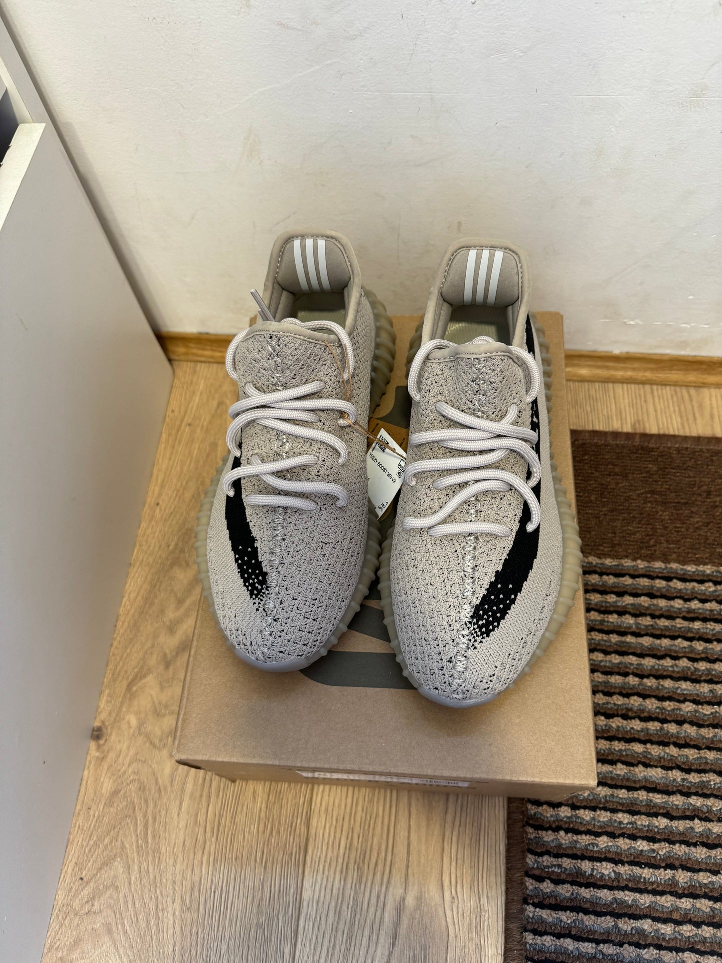 Yeezy 350 Slate Broj 37,42(Odmah dostupno)