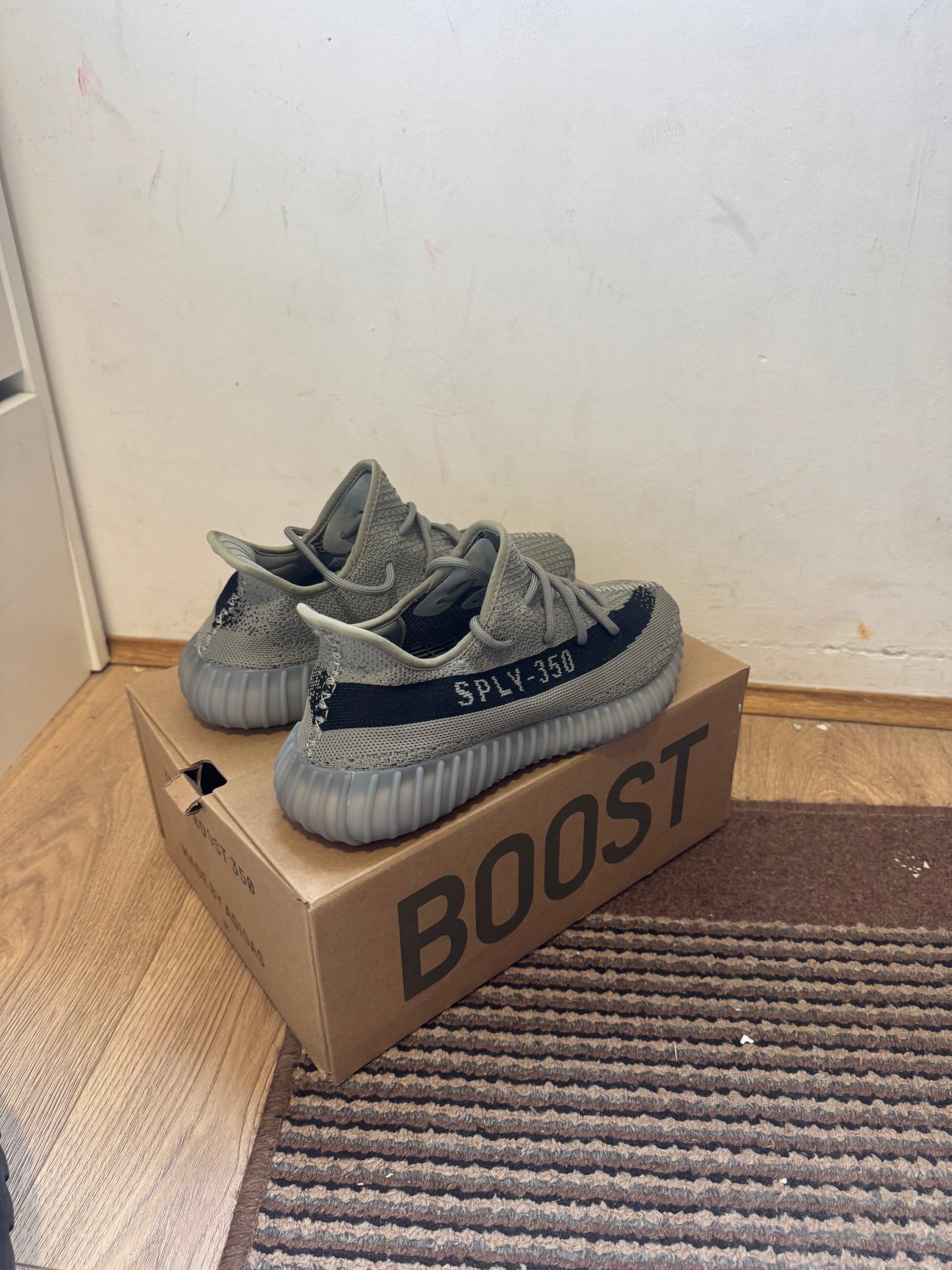 Yeezy Granit Broj 43(Odmah dostupno)
