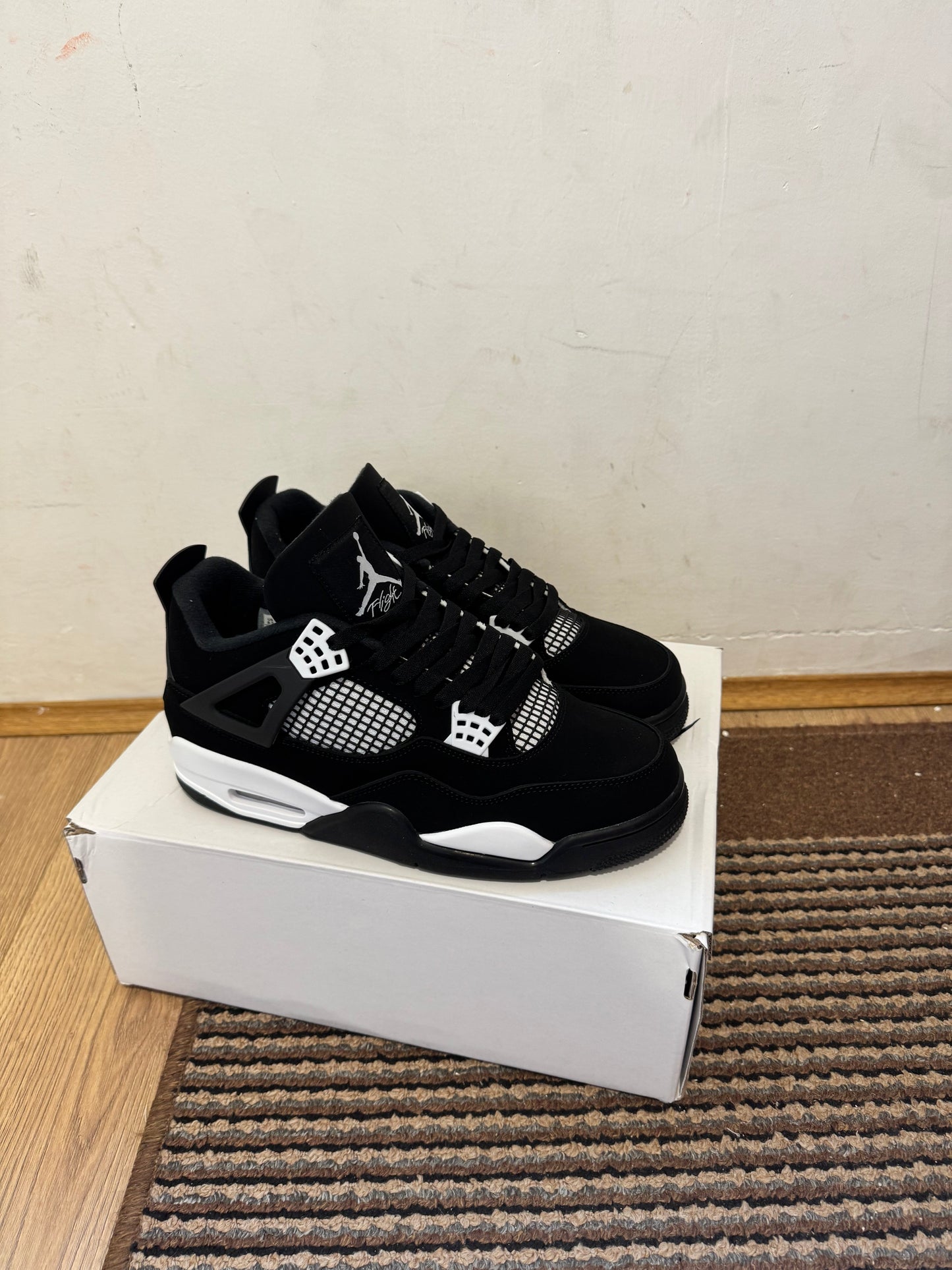 Jordan 4 White Thubder Broj 42(Odmah dostupno)