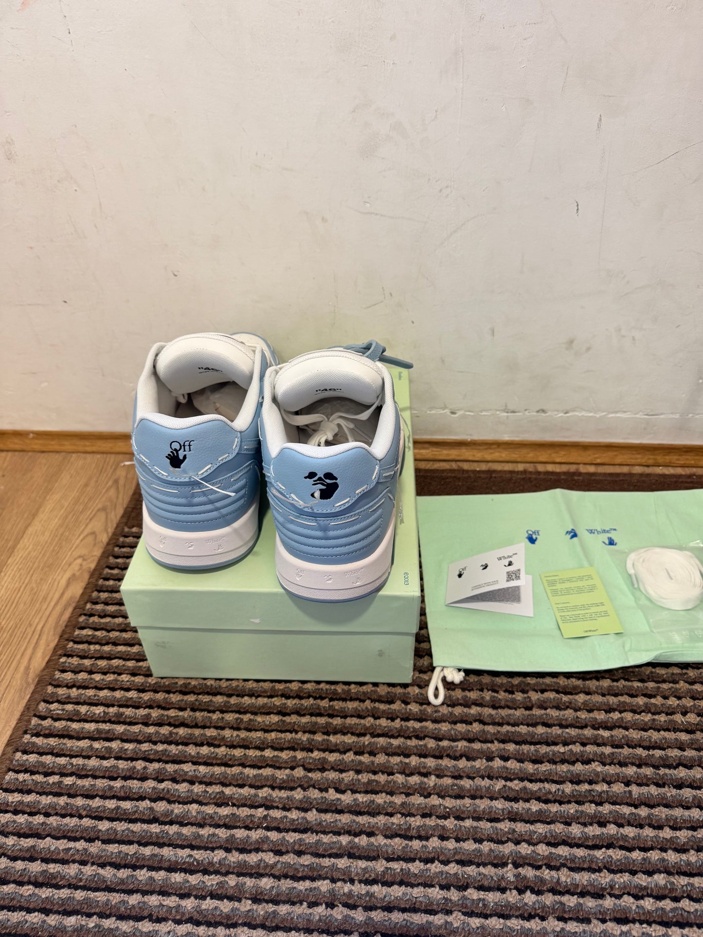 Off White Out of Office Broj 43(Odmah dostupno)