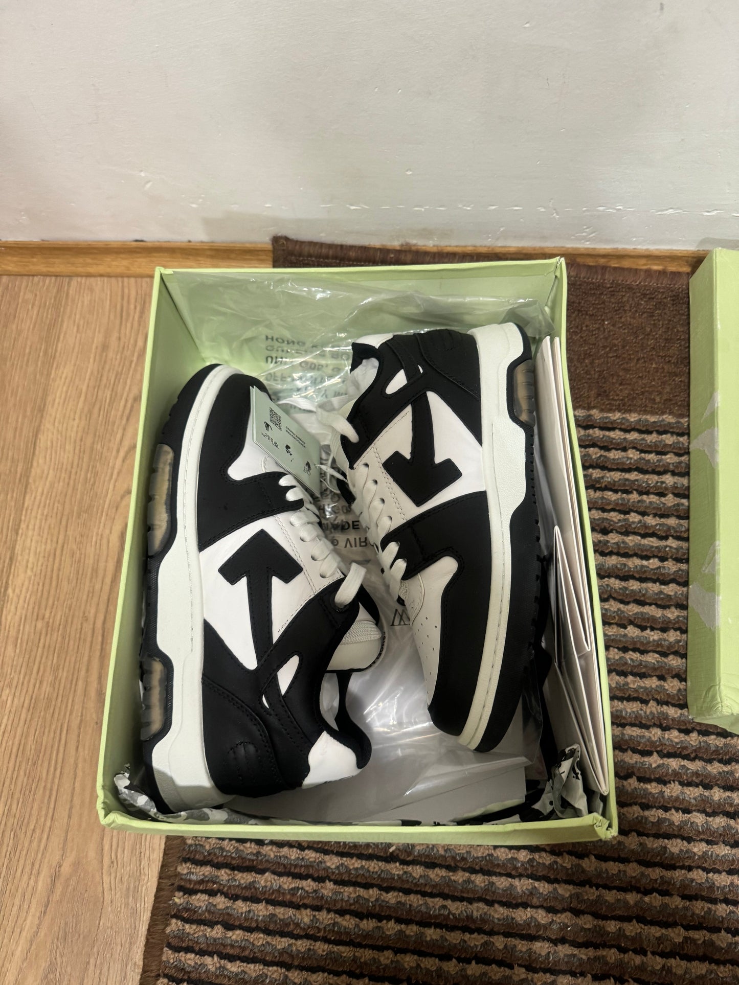 Off White Out of Office Broj 39(Odmah dostupno)