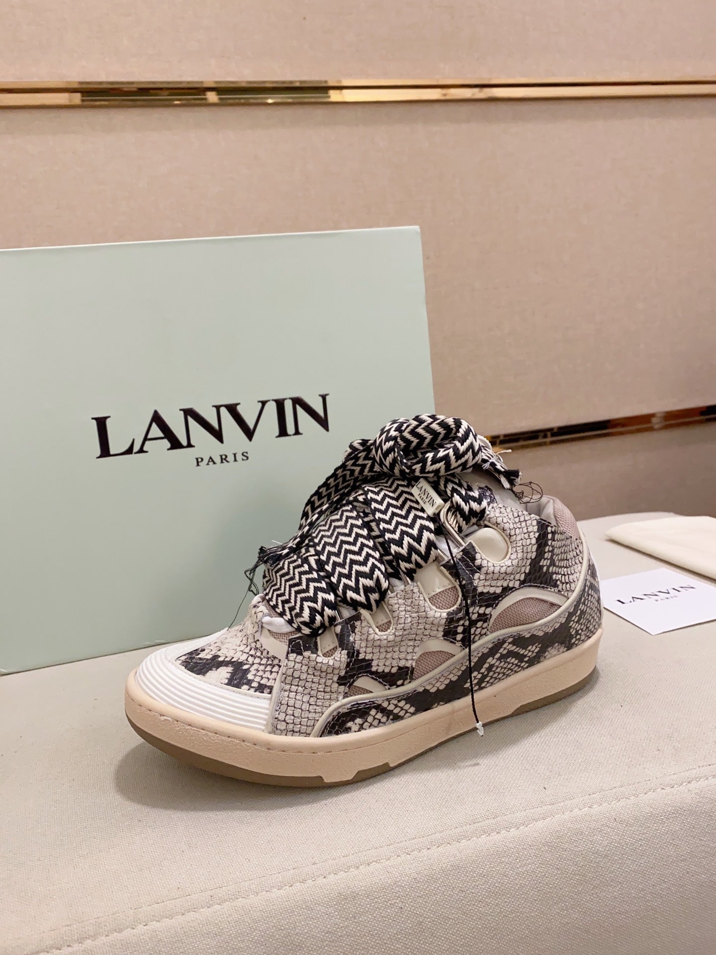 Lanvin Curb
