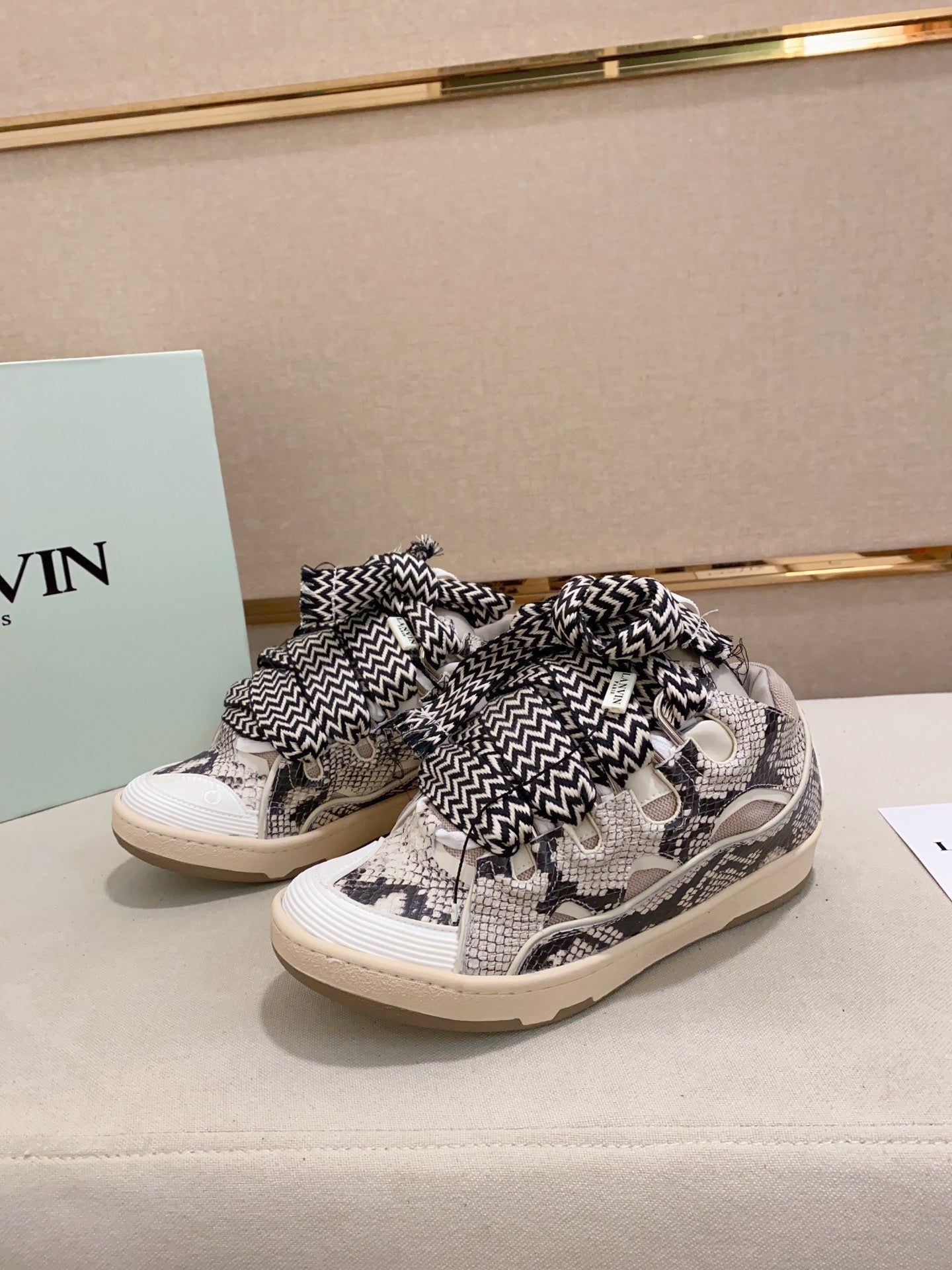 Lanvin Curb