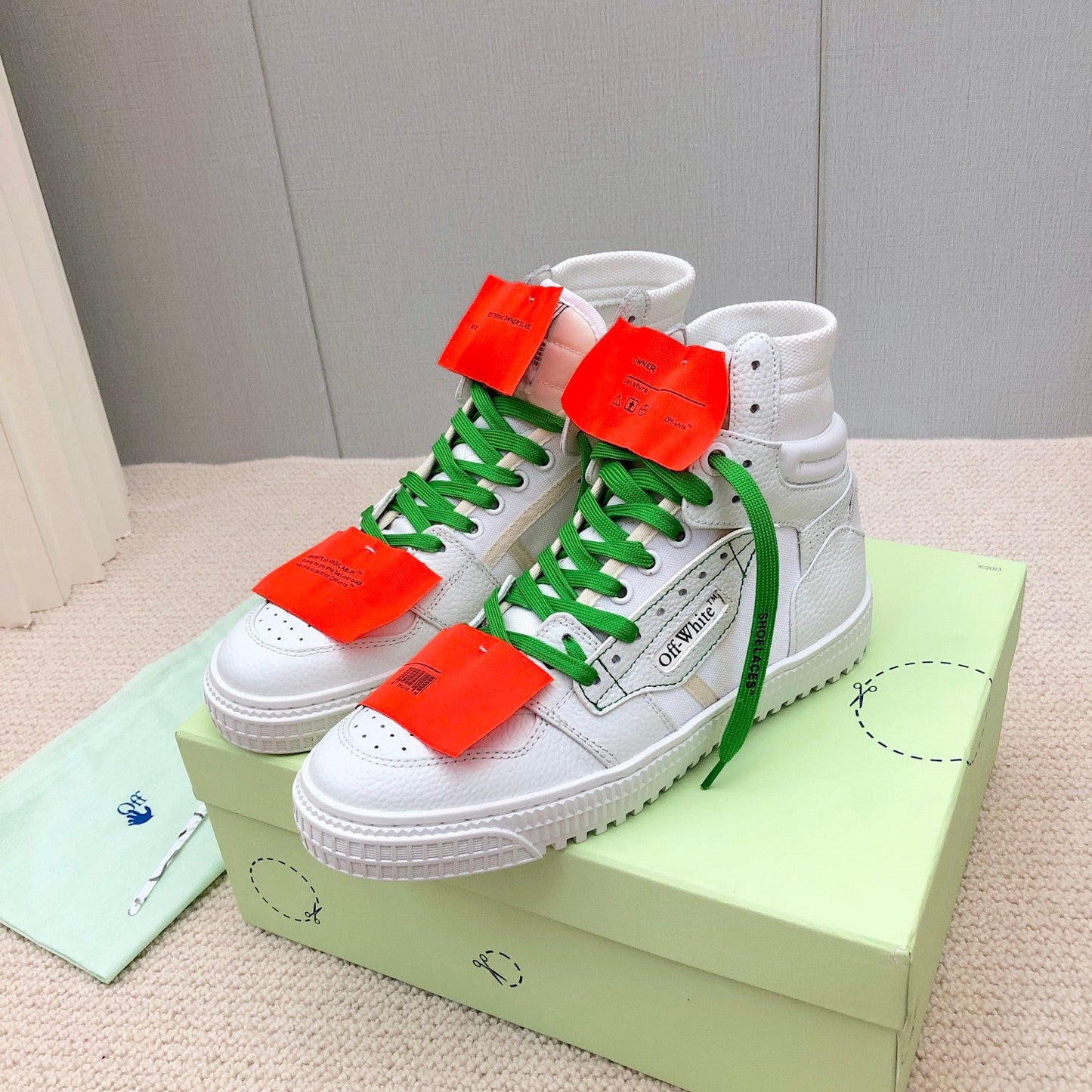 OFF-WHITE Court
