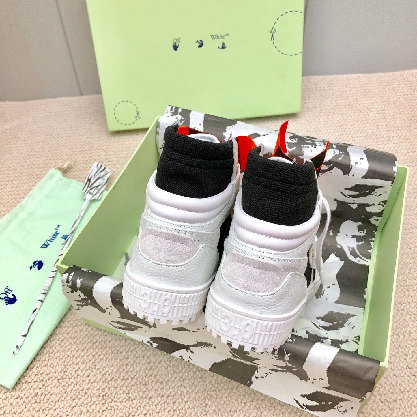 OFF-WHITE Court