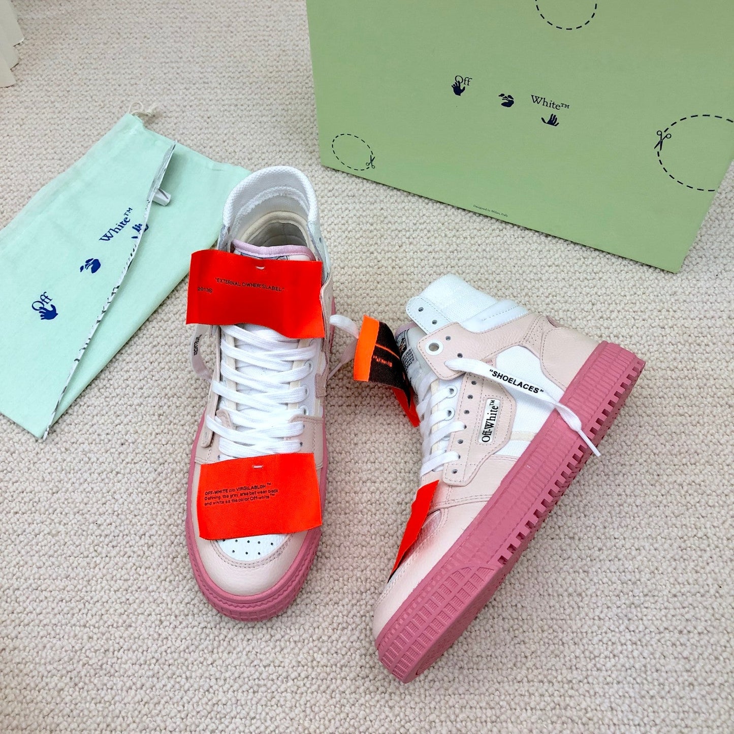 OFF-WHITE Court