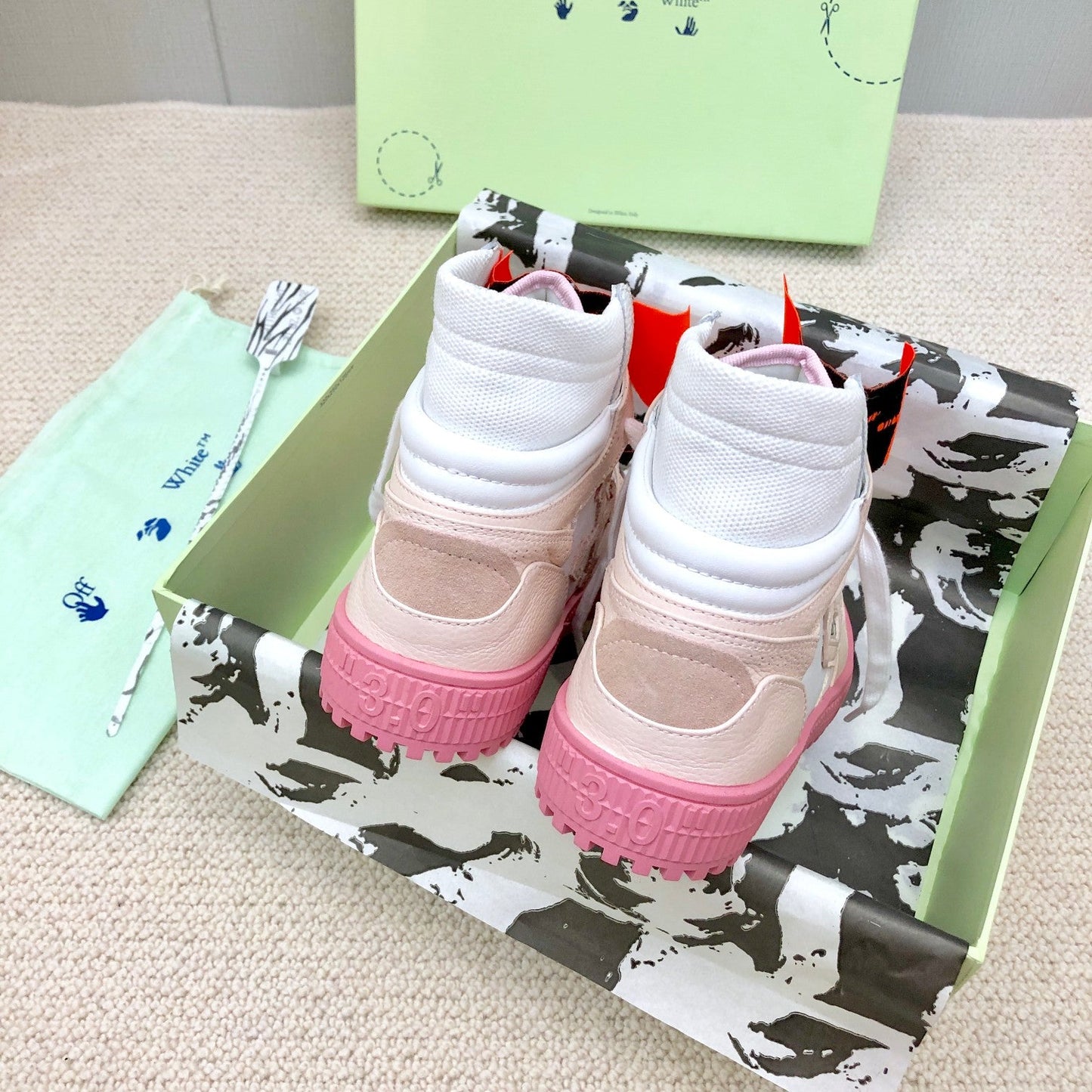 OFF-WHITE Court