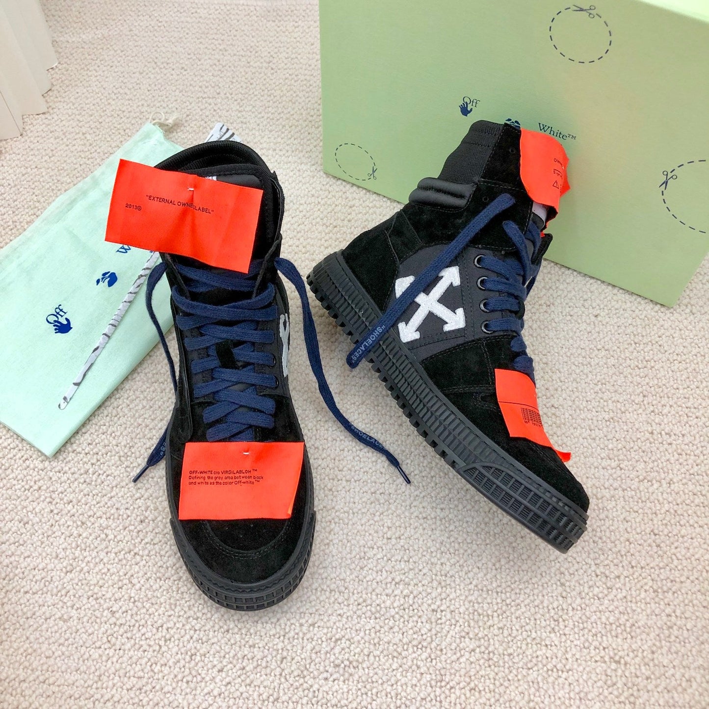 OFF-WHITE Court