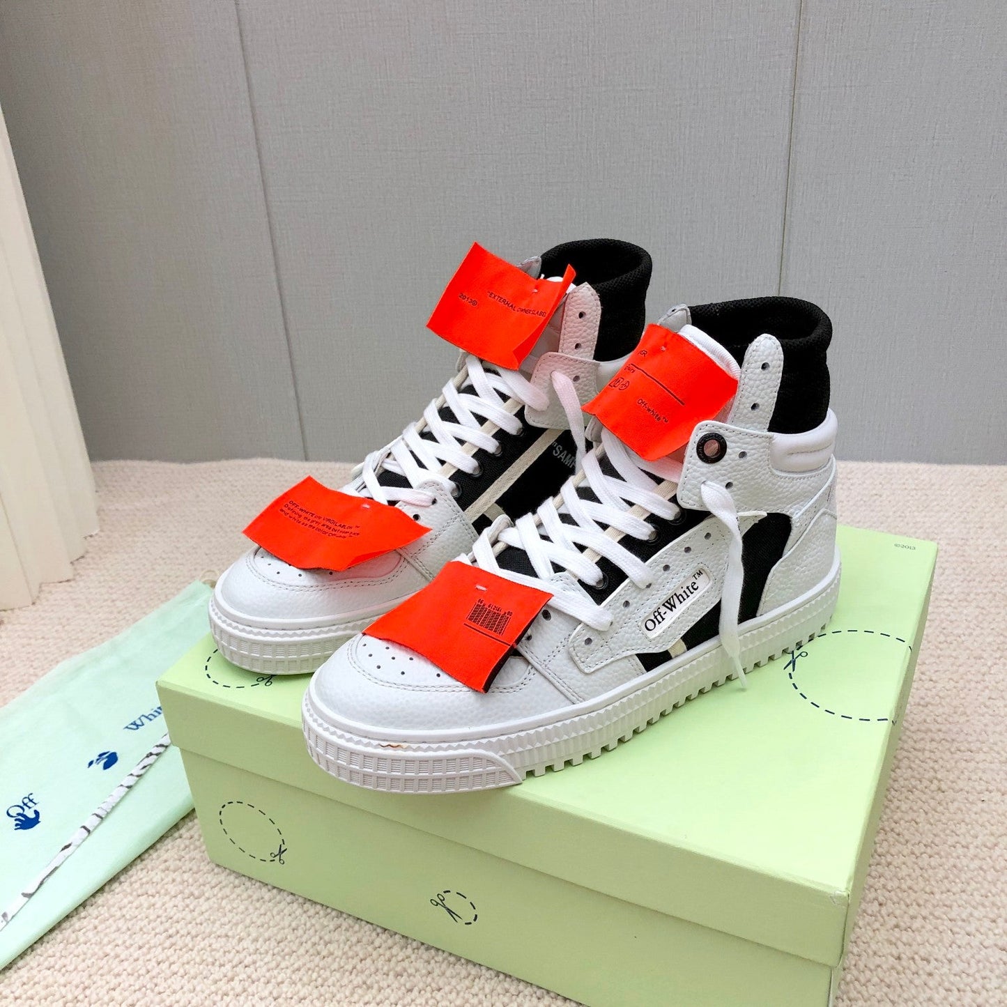 OFF-WHITE Court